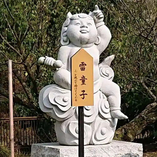 雷電神社の像