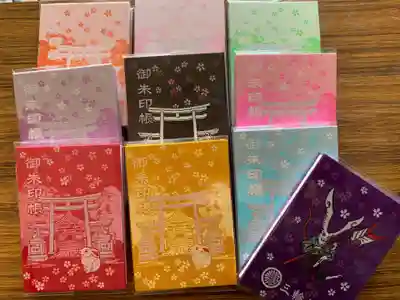 色は選ぶことができません。
画像の色と実物の色は異なる場合がございます。
