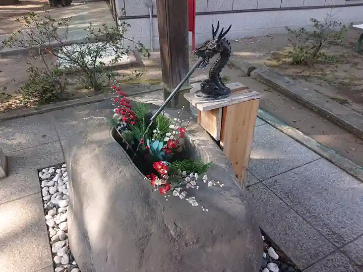 久里浜八幡神社の手水舎