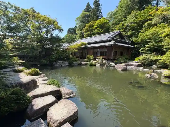 百済寺の{uncategorized: "未分類", other: "その他", undefined: "問題あり", building: "その他建物", grave: "お墓", sacred_gate: "鳥居", guardian: "狛犬", statue: "像", buddha: "仏像", history: "歴史", nature: "自然", garden: "庭園", animal: "動物", pagoda: "塔", temizu: "手水舎", mountain_gate: "山門・神門", sanctuary: "本殿・本堂", subordinate: "末社・摂社", art: "芸術", scenery: "景色", jizo: "地蔵", ema: "絵馬", goshuin: "御朱印", omikuji: "おみくじ", items: "授与品その他", amulet: "お守り", goshuincho: "御朱印帳", eats: "食事", festival: "お祭り", votive_dance: "神楽", shichigosan: "七五三参", wedding: "結婚式", experience: "体験その他", initially: "初詣", around: "周辺", anti_infection: "感染症対策"}