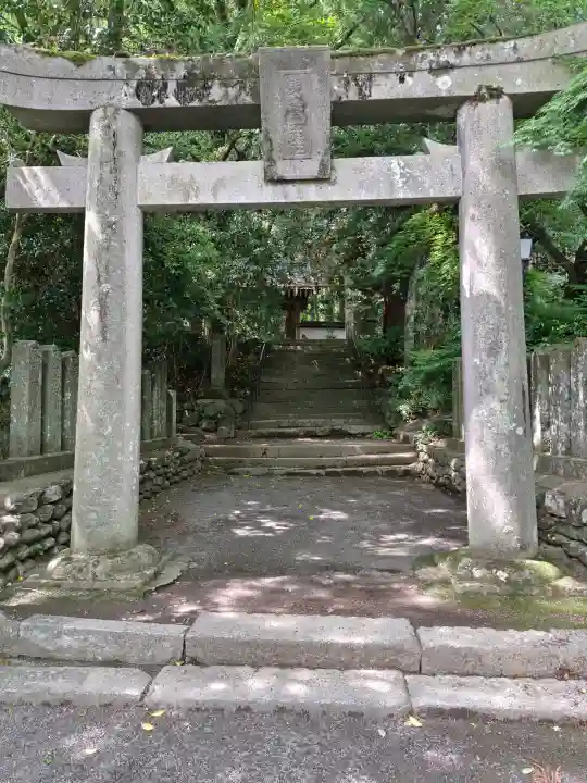 美奈宜神社の{uncategorized: "未分類", other: "その他", undefined: "問題あり", building: "その他建物", grave: "お墓", sacred_gate: "鳥居", guardian: "狛犬", statue: "像", buddha: "仏像", history: "歴史", nature: "自然", garden: "庭園", animal: "動物", pagoda: "塔", temizu: "手水舎", mountain_gate: "山門・神門", sanctuary: "本殿・本堂", subordinate: "末社・摂社", art: "芸術", scenery: "景色", jizo: "地蔵", ema: "絵馬", goshuin: "御朱印", omikuji: "おみくじ", items: "授与品その他", amulet: "お守り", goshuincho: "御朱印帳", eats: "食事", festival: "お祭り", votive_dance: "神楽", shichigosan: "七五三参", wedding: "結婚式", experience: "体験その他", initially: "初詣", around: "周辺", anti_infection: "感染症対策"}
