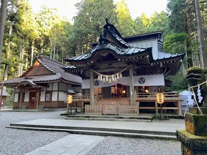 御岩神社の本殿・本堂
