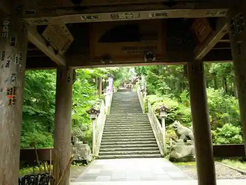 真山神社の山門・神門