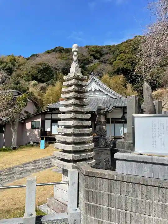 大寳寺の{uncategorized: "未分類", other: "その他", undefined: "問題あり", building: "その他建物", grave: "お墓", sacred_gate: "鳥居", guardian: "狛犬", statue: "像", buddha: "仏像", history: "歴史", nature: "自然", garden: "庭園", animal: "動物", pagoda: "塔", temizu: "手水舎", mountain_gate: "山門・神門", sanctuary: "本殿・本堂", subordinate: "末社・摂社", art: "芸術", scenery: "景色", jizo: "地蔵", ema: "絵馬", goshuin: "御朱印", omikuji: "おみくじ", items: "授与品その他", amulet: "お守り", goshuincho: "御朱印帳", eats: "食事", festival: "お祭り", votive_dance: "神楽", shichigosan: "七五三参", wedding: "結婚式", experience: "体験その他", initially: "初詣", around: "周辺", anti_infection: "感染症対策"}