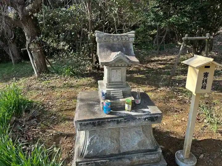 比々多神社元宮の{uncategorized: "未分類", other: "その他", undefined: "問題あり", building: "その他建物", grave: "お墓", sacred_gate: "鳥居", guardian: "狛犬", statue: "像", buddha: "仏像", history: "歴史", nature: "自然", garden: "庭園", animal: "動物", pagoda: "塔", temizu: "手水舎", mountain_gate: "山門・神門", sanctuary: "本殿・本堂", subordinate: "末社・摂社", art: "芸術", scenery: "景色", jizo: "地蔵", ema: "絵馬", goshuin: "御朱印", omikuji: "おみくじ", items: "授与品その他", amulet: "お守り", goshuincho: "御朱印帳", eats: "食事", festival: "お祭り", votive_dance: "神楽", shichigosan: "七五三参", wedding: "結婚式", experience: "体験その他", initially: "初詣", around: "周辺", anti_infection: "感染症対策"}