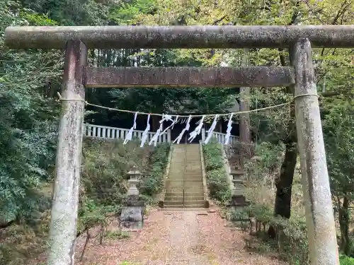 塩船神明社の{uncategorized: "未分類", other: "その他", undefined: "問題あり", building: "その他建物", grave: "お墓", sacred_gate: "鳥居", guardian: "狛犬", statue: "像", buddha: "仏像", history: "歴史", nature: "自然", garden: "庭園", animal: "動物", pagoda: "塔", temizu: "手水舎", mountain_gate: "山門・神門", sanctuary: "本殿・本堂", subordinate: "末社・摂社", art: "芸術", scenery: "景色", jizo: "地蔵", ema: "絵馬", goshuin: "御朱印", omikuji: "おみくじ", items: "授与品その他", amulet: "お守り", goshuincho: "御朱印帳", eats: "食事", festival: "お祭り", votive_dance: "神楽", shichigosan: "七五三参", wedding: "結婚式", experience: "体験その他", initially: "初詣", around: "周辺", anti_infection: "感染症対策"}