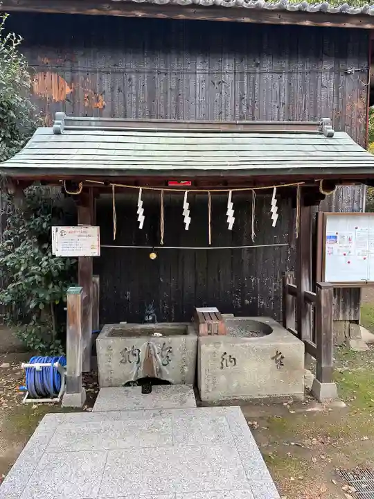 泊神社の手水舎