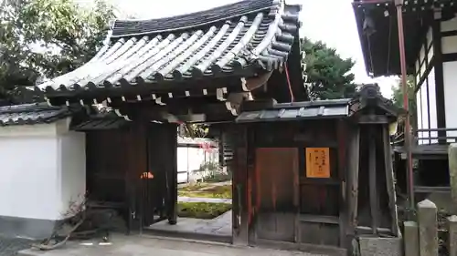 尊陽院の山門・神門