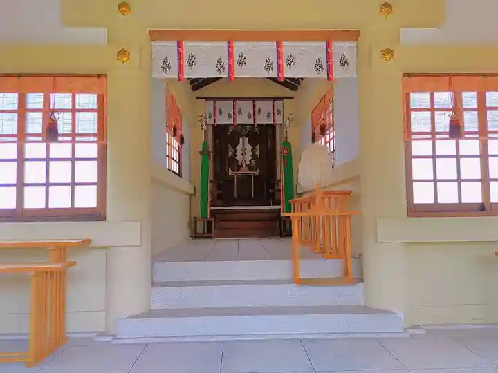 修理若御子社の本殿・本堂