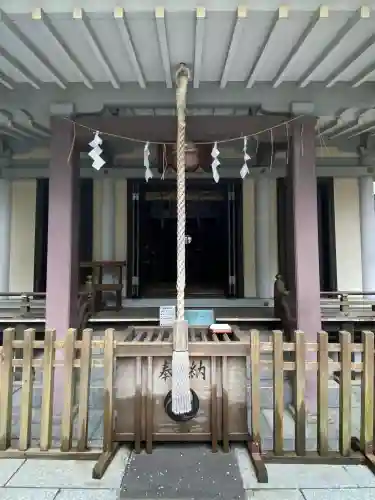 宮益御嶽神社の{uncategorized: "未分類", other: "その他", undefined: "問題あり", building: "その他建物", grave: "お墓", sacred_gate: "鳥居", guardian: "狛犬", statue: "像", buddha: "仏像", history: "歴史", nature: "自然", garden: "庭園", animal: "動物", pagoda: "塔", temizu: "手水舎", mountain_gate: "山門・神門", sanctuary: "本殿・本堂", subordinate: "末社・摂社", art: "芸術", scenery: "景色", jizo: "地蔵", ema: "絵馬", goshuin: "御朱印", omikuji: "おみくじ", items: "授与品その他", amulet: "お守り", goshuincho: "御朱印帳", eats: "食事", festival: "お祭り", votive_dance: "神楽", shichigosan: "七五三参", wedding: "結婚式", experience: "体験その他", initially: "初詣", around: "周辺", anti_infection: "感染症対策"}