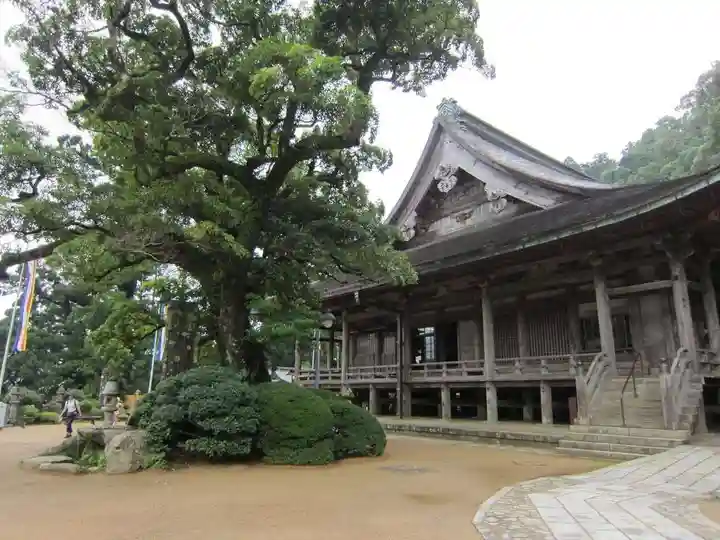 青岸渡寺の本殿・本堂