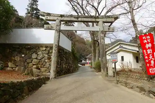 瀧安寺の鳥居