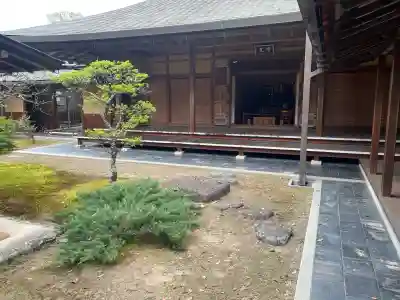 慈光院の{uncategorized: "未分類", other: "その他", undefined: "問題あり", building: "その他建物", grave: "お墓", sacred_gate: "鳥居", guardian: "狛犬", statue: "像", buddha: "仏像", history: "歴史", nature: "自然", garden: "庭園", animal: "動物", pagoda: "塔", temizu: "手水舎", mountain_gate: "山門・神門", sanctuary: "本殿・本堂", subordinate: "末社・摂社", art: "芸術", scenery: "景色", jizo: "地蔵", ema: "絵馬", goshuin: "御朱印", omikuji: "おみくじ", items: "授与品その他", amulet: "お守り", goshuincho: "御朱印帳", eats: "食事", festival: "お祭り", votive_dance: "神楽", shichigosan: "七五三参", wedding: "結婚式", experience: "体験その他", initially: "初詣", around: "周辺", anti_infection: "感染症対策"}