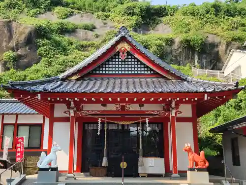 稲荷神社の本殿