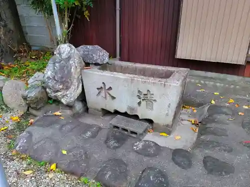 神明社（宝生神明社）の手水舎