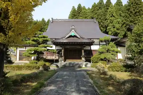 宝持院の本殿