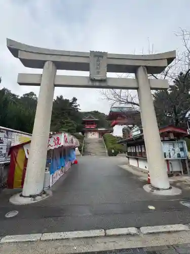 赤間神宮の{uncategorized: "未分類", other: "その他", undefined: "問題あり", building: "その他建物", grave: "お墓", sacred_gate: "鳥居", guardian: "狛犬", statue: "像", buddha: "仏像", history: "歴史", nature: "自然", garden: "庭園", animal: "動物", pagoda: "塔", temizu: "手水舎", mountain_gate: "山門・神門", sanctuary: "本殿・本堂", subordinate: "末社・摂社", art: "芸術", scenery: "景色", jizo: "地蔵", ema: "絵馬", goshuin: "御朱印", omikuji: "おみくじ", items: "授与品その他", amulet: "お守り", goshuincho: "御朱印帳", eats: "食事", festival: "お祭り", votive_dance: "神楽", shichigosan: "七五三参", wedding: "結婚式", experience: "体験その他", initially: "初詣", around: "周辺", anti_infection: "感染症対策"}
