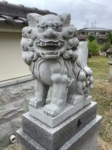 八龍神社（東八龍社）の狛犬