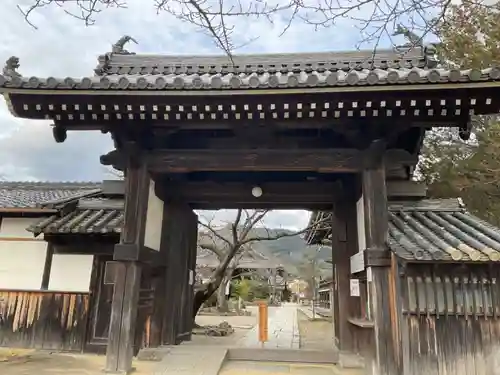 橘寺の山門