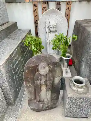 重願寺の{uncategorized: "未分類", other: "その他", undefined: "問題あり", building: "その他建物", grave: "お墓", sacred_gate: "鳥居", guardian: "狛犬", statue: "像", buddha: "仏像", history: "歴史", nature: "自然", garden: "庭園", animal: "動物", pagoda: "塔", temizu: "手水舎", mountain_gate: "山門・神門", sanctuary: "本殿・本堂", subordinate: "末社・摂社", art: "芸術", scenery: "景色", jizo: "地蔵", ema: "絵馬", goshuin: "御朱印", omikuji: "おみくじ", items: "授与品その他", amulet: "お守り", goshuincho: "御朱印帳", eats: "食事", festival: "お祭り", votive_dance: "神楽", shichigosan: "七五三参", wedding: "結婚式", experience: "体験その他", initially: "初詣", around: "周辺", anti_infection: "感染症対策"}