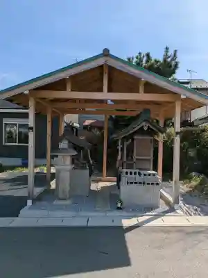 三社神社の{uncategorized: "未分類", other: "その他", undefined: "問題あり", building: "その他建物", grave: "お墓", sacred_gate: "鳥居", guardian: "狛犬", statue: "像", buddha: "仏像", history: "歴史", nature: "自然", garden: "庭園", animal: "動物", pagoda: "塔", temizu: "手水舎", mountain_gate: "山門・神門", sanctuary: "本殿・本堂", subordinate: "末社・摂社", art: "芸術", scenery: "景色", jizo: "地蔵", ema: "絵馬", goshuin: "御朱印", omikuji: "おみくじ", items: "授与品その他", amulet: "お守り", goshuincho: "御朱印帳", eats: "食事", festival: "お祭り", votive_dance: "神楽", shichigosan: "七五三参", wedding: "結婚式", experience: "体験その他", initially: "初詣", around: "周辺", anti_infection: "感染症対策"}