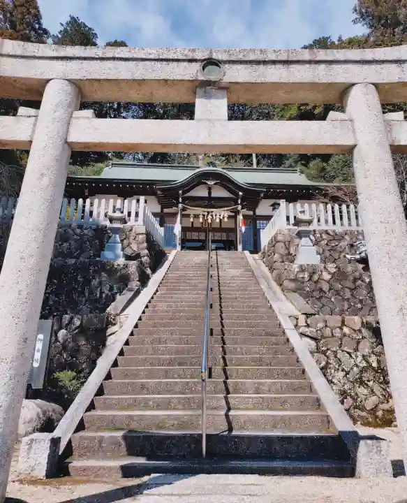 都美恵神社の{uncategorized: "未分類", other: "その他", undefined: "問題あり", building: "その他建物", grave: "お墓", sacred_gate: "鳥居", guardian: "狛犬", statue: "像", buddha: "仏像", history: "歴史", nature: "自然", garden: "庭園", animal: "動物", pagoda: "塔", temizu: "手水舎", mountain_gate: "山門・神門", sanctuary: "本殿・本堂", subordinate: "末社・摂社", art: "芸術", scenery: "景色", jizo: "地蔵", ema: "絵馬", goshuin: "御朱印", omikuji: "おみくじ", items: "授与品その他", amulet: "お守り", goshuincho: "御朱印帳", eats: "食事", festival: "お祭り", votive_dance: "神楽", shichigosan: "七五三参", wedding: "結婚式", experience: "体験その他", initially: "初詣", around: "周辺", anti_infection: "感染症対策"}