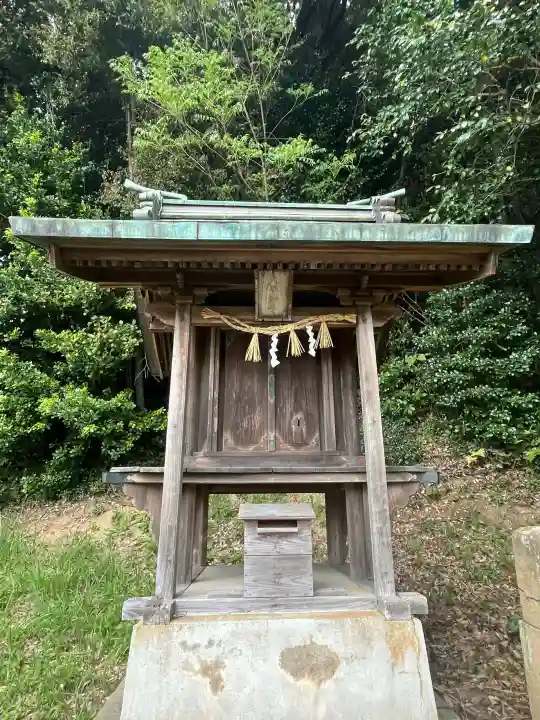 揖夜神社の{uncategorized: "未分類", other: "その他", undefined: "問題あり", building: "その他建物", grave: "お墓", sacred_gate: "鳥居", guardian: "狛犬", statue: "像", buddha: "仏像", history: "歴史", nature: "自然", garden: "庭園", animal: "動物", pagoda: "塔", temizu: "手水舎", mountain_gate: "山門・神門", sanctuary: "本殿・本堂", subordinate: "末社・摂社", art: "芸術", scenery: "景色", jizo: "地蔵", ema: "絵馬", goshuin: "御朱印", omikuji: "おみくじ", items: "授与品その他", amulet: "お守り", goshuincho: "御朱印帳", eats: "食事", festival: "お祭り", votive_dance: "神楽", shichigosan: "七五三参", wedding: "結婚式", experience: "体験その他", initially: "初詣", around: "周辺", anti_infection: "感染症対策"}