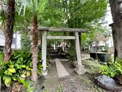 新橋鹽竃神社の鳥居