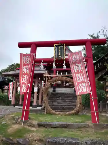 差出磯大嶽山神社 仕事と健康と厄よけの神さまの鳥居