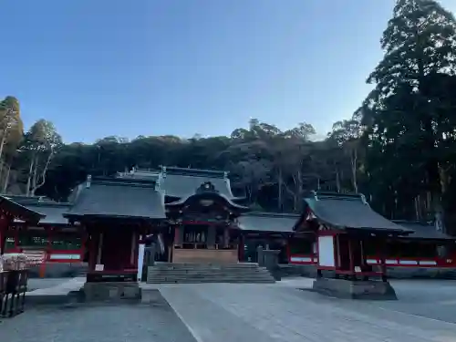 霧島神宮の{uncategorized: "未分類", other: "その他", undefined: "問題あり", building: "その他建物", grave: "お墓", sacred_gate: "鳥居", guardian: "狛犬", statue: "像", buddha: "仏像", history: "歴史", nature: "自然", garden: "庭園", animal: "動物", pagoda: "塔", temizu: "手水舎", mountain_gate: "山門・神門", sanctuary: "本殿・本堂", subordinate: "末社・摂社", art: "芸術", scenery: "景色", jizo: "地蔵", ema: "絵馬", goshuin: "御朱印", omikuji: "おみくじ", items: "授与品その他", amulet: "お守り", goshuincho: "御朱印帳", eats: "食事", festival: "お祭り", votive_dance: "神楽", shichigosan: "七五三参", wedding: "結婚式", experience: "体験その他", initially: "初詣", around: "周辺", anti_infection: "感染症対策"}