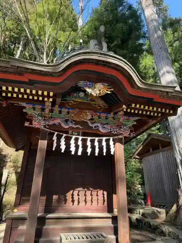 三峯神社の{uncategorized: "未分類", other: "その他", undefined: "問題あり", building: "その他建物", grave: "お墓", sacred_gate: "鳥居", guardian: "狛犬", statue: "像", buddha: "仏像", history: "歴史", nature: "自然", garden: "庭園", animal: "動物", pagoda: "塔", temizu: "手水舎", mountain_gate: "山門・神門", sanctuary: "本殿・本堂", subordinate: "末社・摂社", art: "芸術", scenery: "景色", jizo: "地蔵", ema: "絵馬", goshuin: "御朱印", omikuji: "おみくじ", items: "授与品その他", amulet: "お守り", goshuincho: "御朱印帳", eats: "食事", festival: "お祭り", votive_dance: "神楽", shichigosan: "七五三参", wedding: "結婚式", experience: "体験その他", initially: "初詣", around: "周辺", anti_infection: "感染症対策"}
