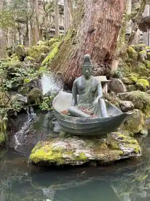永平寺の{uncategorized: "未分類", other: "その他", undefined: "問題あり", building: "その他建物", grave: "お墓", sacred_gate: "鳥居", guardian: "狛犬", statue: "像", buddha: "仏像", history: "歴史", nature: "自然", garden: "庭園", animal: "動物", pagoda: "塔", temizu: "手水舎", mountain_gate: "山門・神門", sanctuary: "本殿・本堂", subordinate: "末社・摂社", art: "芸術", scenery: "景色", jizo: "地蔵", ema: "絵馬", goshuin: "御朱印", omikuji: "おみくじ", items: "授与品その他", amulet: "お守り", goshuincho: "御朱印帳", eats: "食事", festival: "お祭り", votive_dance: "神楽", shichigosan: "七五三参", wedding: "結婚式", experience: "体験その他", initially: "初詣", around: "周辺", anti_infection: "感染症対策"}