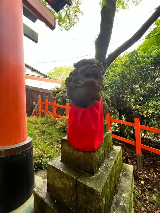 伏見稲荷大社一ノ峰(上之社神蹟•末廣大神)の{uncategorized: "未分類", other: "その他", undefined: "問題あり", building: "その他建物", grave: "お墓", sacred_gate: "鳥居", guardian: "狛犬", statue: "像", buddha: "仏像", history: "歴史", nature: "自然", garden: "庭園", animal: "動物", pagoda: "塔", temizu: "手水舎", mountain_gate: "山門・神門", sanctuary: "本殿・本堂", subordinate: "末社・摂社", art: "芸術", scenery: "景色", jizo: "地蔵", ema: "絵馬", goshuin: "御朱印", omikuji: "おみくじ", items: "授与品その他", amulet: "お守り", goshuincho: "御朱印帳", eats: "食事", festival: "お祭り", votive_dance: "神楽", shichigosan: "七五三参", wedding: "結婚式", experience: "体験その他", initially: "初詣", around: "周辺", anti_infection: "感染症対策"}