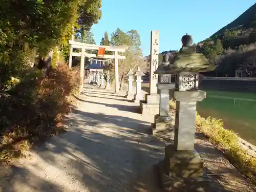 三上神社の建物その他