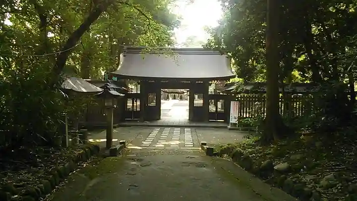 雄山神社前立社壇の山門・神門