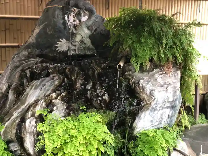 馬橋稲荷神社の手水舎