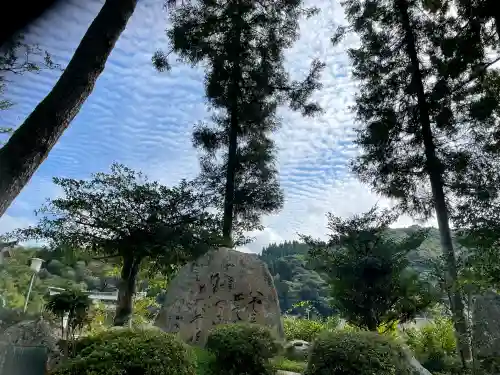 熊野大社の{uncategorized: "未分類", other: "その他", undefined: "問題あり", building: "その他建物", grave: "お墓", sacred_gate: "鳥居", guardian: "狛犬", statue: "像", buddha: "仏像", history: "歴史", nature: "自然", garden: "庭園", animal: "動物", pagoda: "塔", temizu: "手水舎", mountain_gate: "山門・神門", sanctuary: "本殿・本堂", subordinate: "末社・摂社", art: "芸術", scenery: "景色", jizo: "地蔵", ema: "絵馬", goshuin: "御朱印", omikuji: "おみくじ", items: "授与品その他", amulet: "お守り", goshuincho: "御朱印帳", eats: "食事", festival: "お祭り", votive_dance: "神楽", shichigosan: "七五三参", wedding: "結婚式", experience: "体験その他", initially: "初詣", around: "周辺", anti_infection: "感染症対策"}