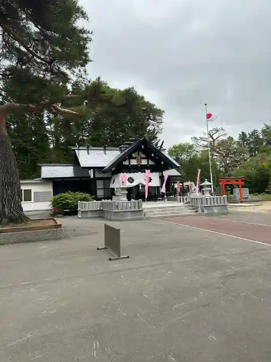 厚真神社の{uncategorized: "未分類", other: "その他", undefined: "問題あり", building: "その他建物", grave: "お墓", sacred_gate: "鳥居", guardian: "狛犬", statue: "像", buddha: "仏像", history: "歴史", nature: "自然", garden: "庭園", animal: "動物", pagoda: "塔", temizu: "手水舎", mountain_gate: "山門・神門", sanctuary: "本殿・本堂", subordinate: "末社・摂社", art: "芸術", scenery: "景色", jizo: "地蔵", ema: "絵馬", goshuin: "御朱印", omikuji: "おみくじ", items: "授与品その他", amulet: "お守り", goshuincho: "御朱印帳", eats: "食事", festival: "お祭り", votive_dance: "神楽", shichigosan: "七五三参", wedding: "結婚式", experience: "体験その他", initially: "初詣", around: "周辺", anti_infection: "感染症対策"}