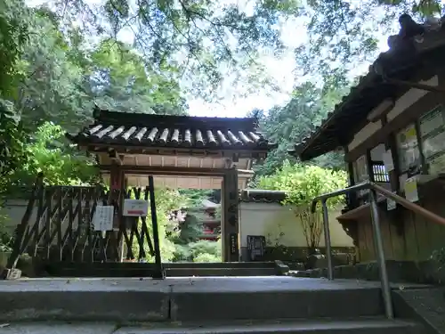 岩船寺の山門・神門