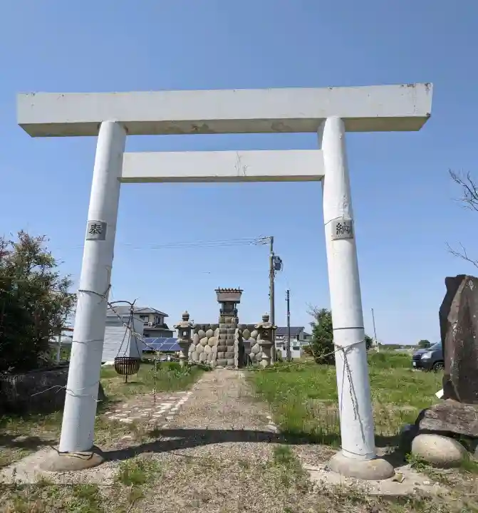 川中彦作神社の{uncategorized: "未分類", other: "その他", undefined: "問題あり", building: "その他建物", grave: "お墓", sacred_gate: "鳥居", guardian: "狛犬", statue: "像", buddha: "仏像", history: "歴史", nature: "自然", garden: "庭園", animal: "動物", pagoda: "塔", temizu: "手水舎", mountain_gate: "山門・神門", sanctuary: "本殿・本堂", subordinate: "末社・摂社", art: "芸術", scenery: "景色", jizo: "地蔵", ema: "絵馬", goshuin: "御朱印", omikuji: "おみくじ", items: "授与品その他", amulet: "お守り", goshuincho: "御朱印帳", eats: "食事", festival: "お祭り", votive_dance: "神楽", shichigosan: "七五三参", wedding: "結婚式", experience: "体験その他", initially: "初詣", around: "周辺", anti_infection: "感染症対策"}