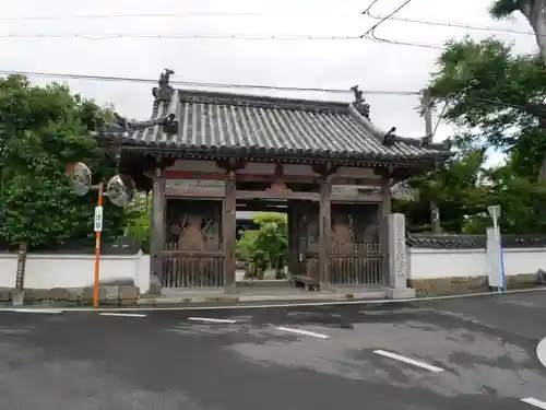 穴太寺の山門