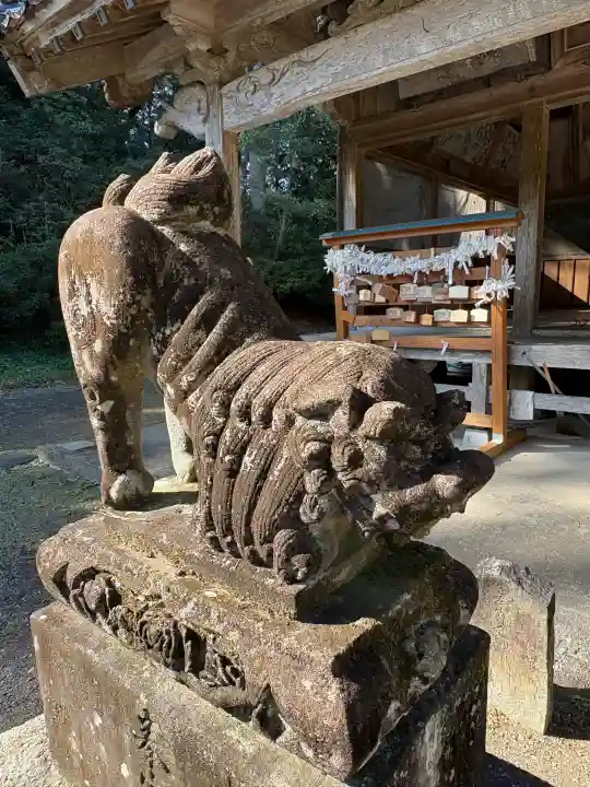 糸島市宇美八幡宮の{uncategorized: "未分類", other: "その他", undefined: "問題あり", building: "その他建物", grave: "お墓", sacred_gate: "鳥居", guardian: "狛犬", statue: "像", buddha: "仏像", history: "歴史", nature: "自然", garden: "庭園", animal: "動物", pagoda: "塔", temizu: "手水舎", mountain_gate: "山門・神門", sanctuary: "本殿・本堂", subordinate: "末社・摂社", art: "芸術", scenery: "景色", jizo: "地蔵", ema: "絵馬", goshuin: "御朱印", omikuji: "おみくじ", items: "授与品その他", amulet: "お守り", goshuincho: "御朱印帳", eats: "食事", festival: "お祭り", votive_dance: "神楽", shichigosan: "七五三参", wedding: "結婚式", experience: "体験その他", initially: "初詣", around: "周辺", anti_infection: "感染症対策"}