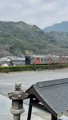陶山神社の{uncategorized: "未分類", other: "その他", undefined: "問題あり", building: "その他建物", grave: "お墓", sacred_gate: "鳥居", guardian: "狛犬", statue: "像", buddha: "仏像", history: "歴史", nature: "自然", garden: "庭園", animal: "動物", pagoda: "塔", temizu: "手水舎", mountain_gate: "山門・神門", sanctuary: "本殿・本堂", subordinate: "末社・摂社", art: "芸術", scenery: "景色", jizo: "地蔵", ema: "絵馬", goshuin: "御朱印", omikuji: "おみくじ", items: "授与品その他", amulet: "お守り", goshuincho: "御朱印帳", eats: "食事", festival: "お祭り", votive_dance: "神楽", shichigosan: "七五三参", wedding: "結婚式", experience: "体験その他", initially: "初詣", around: "周辺", anti_infection: "感染症対策"}