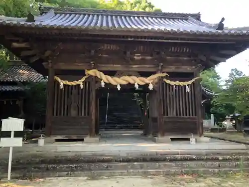 國津比古命神社の山門