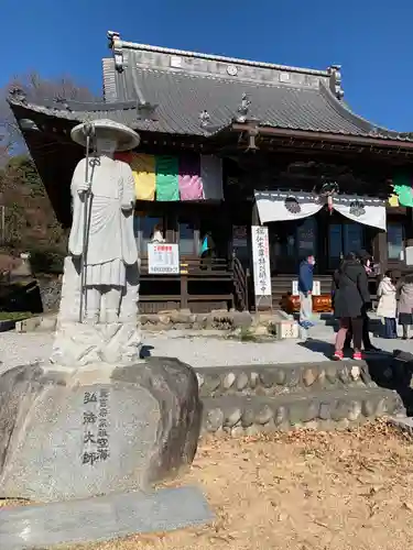 埼玉厄除け開運大師・龍泉寺（切り絵御朱印発祥の寺）の像