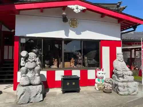 前橋厄除大師 蓮花院の{uncategorized: "未分類", other: "その他", undefined: "問題あり", building: "その他建物", grave: "お墓", sacred_gate: "鳥居", guardian: "狛犬", statue: "像", buddha: "仏像", history: "歴史", nature: "自然", garden: "庭園", animal: "動物", pagoda: "塔", temizu: "手水舎", mountain_gate: "山門・神門", sanctuary: "本殿・本堂", subordinate: "末社・摂社", art: "芸術", scenery: "景色", jizo: "地蔵", ema: "絵馬", goshuin: "御朱印", omikuji: "おみくじ", items: "授与品その他", amulet: "お守り", goshuincho: "御朱印帳", eats: "食事", festival: "お祭り", votive_dance: "神楽", shichigosan: "七五三参", wedding: "結婚式", experience: "体験その他", initially: "初詣", around: "周辺", anti_infection: "感染症対策"}