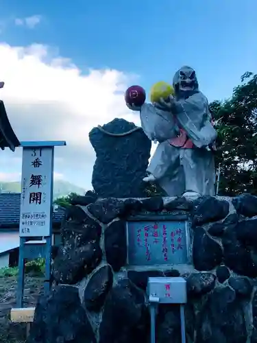 落立神社の像