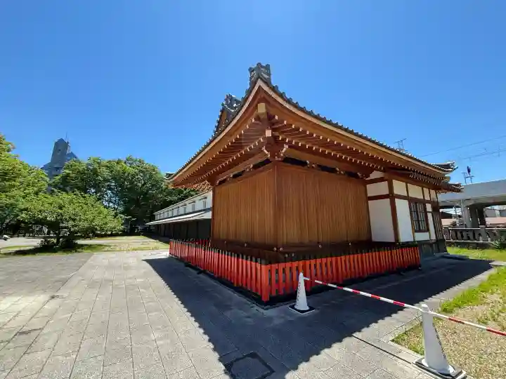 伏見稲荷大社御旅所の{uncategorized: "未分類", other: "その他", undefined: "問題あり", building: "その他建物", grave: "お墓", sacred_gate: "鳥居", guardian: "狛犬", statue: "像", buddha: "仏像", history: "歴史", nature: "自然", garden: "庭園", animal: "動物", pagoda: "塔", temizu: "手水舎", mountain_gate: "山門・神門", sanctuary: "本殿・本堂", subordinate: "末社・摂社", art: "芸術", scenery: "景色", jizo: "地蔵", ema: "絵馬", goshuin: "御朱印", omikuji: "おみくじ", items: "授与品その他", amulet: "お守り", goshuincho: "御朱印帳", eats: "食事", festival: "お祭り", votive_dance: "神楽", shichigosan: "七五三参", wedding: "結婚式", experience: "体験その他", initially: "初詣", around: "周辺", anti_infection: "感染症対策"}