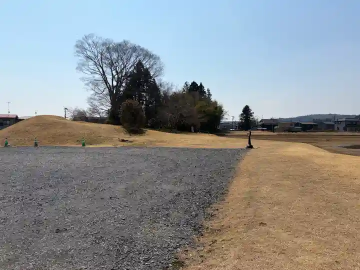 無量光院跡の{uncategorized: "未分類", other: "その他", undefined: "問題あり", building: "その他建物", grave: "お墓", sacred_gate: "鳥居", guardian: "狛犬", statue: "像", buddha: "仏像", history: "歴史", nature: "自然", garden: "庭園", animal: "動物", pagoda: "塔", temizu: "手水舎", mountain_gate: "山門・神門", sanctuary: "本殿・本堂", subordinate: "末社・摂社", art: "芸術", scenery: "景色", jizo: "地蔵", ema: "絵馬", goshuin: "御朱印", omikuji: "おみくじ", items: "授与品その他", amulet: "お守り", goshuincho: "御朱印帳", eats: "食事", festival: "お祭り", votive_dance: "神楽", shichigosan: "七五三参", wedding: "結婚式", experience: "体験その他", initially: "初詣", around: "周辺", anti_infection: "感染症対策"}