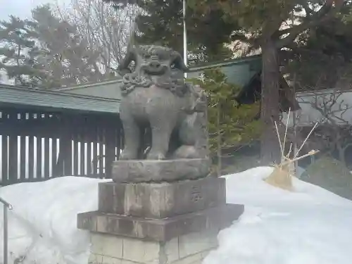 札幌護國神社の{uncategorized: "未分類", other: "その他", undefined: "問題あり", building: "その他建物", grave: "お墓", sacred_gate: "鳥居", guardian: "狛犬", statue: "像", buddha: "仏像", history: "歴史", nature: "自然", garden: "庭園", animal: "動物", pagoda: "塔", temizu: "手水舎", mountain_gate: "山門・神門", sanctuary: "本殿・本堂", subordinate: "末社・摂社", art: "芸術", scenery: "景色", jizo: "地蔵", ema: "絵馬", goshuin: "御朱印", omikuji: "おみくじ", items: "授与品その他", amulet: "お守り", goshuincho: "御朱印帳", eats: "食事", festival: "お祭り", votive_dance: "神楽", shichigosan: "七五三参", wedding: "結婚式", experience: "体験その他", initially: "初詣", around: "周辺", anti_infection: "感染症対策"}